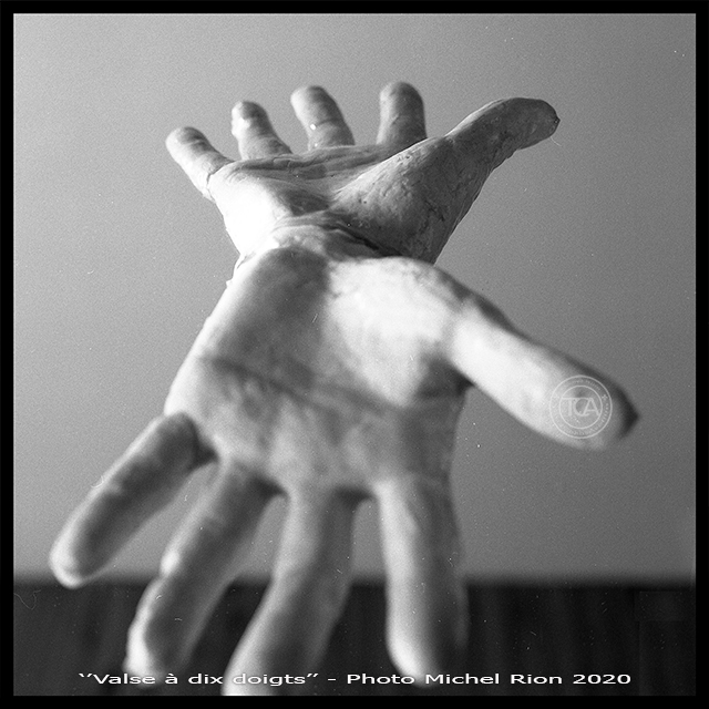 Valse à dix doigts (argentique 6×6) — Terry Cobbs