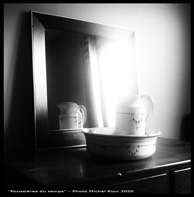 Poussières (argentique 6×6) — Terry Cobbs